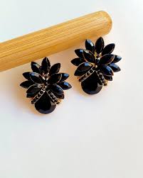 aretes negros